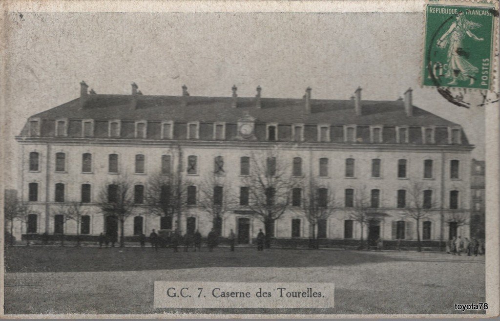 Paris-Caserne des tourelles.jpg