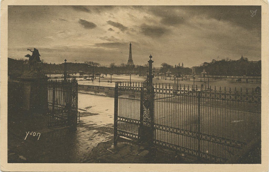 Z - YVON 291 - Paris - Entrée du Jardin des Tuileries.jpg