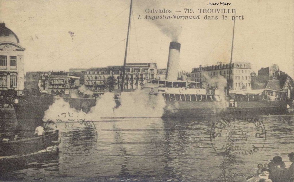 Trouville - L'Augustin Normand dans le port.jpg
