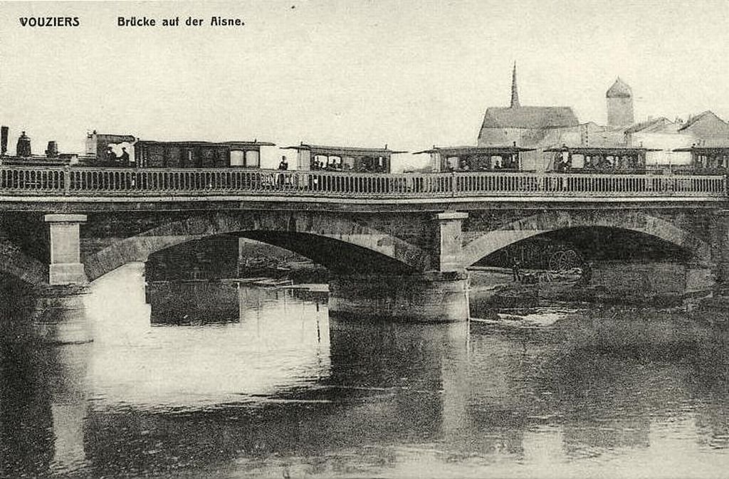 5 Vouziers (Ardennes) Chemin de fer départemental.jpg