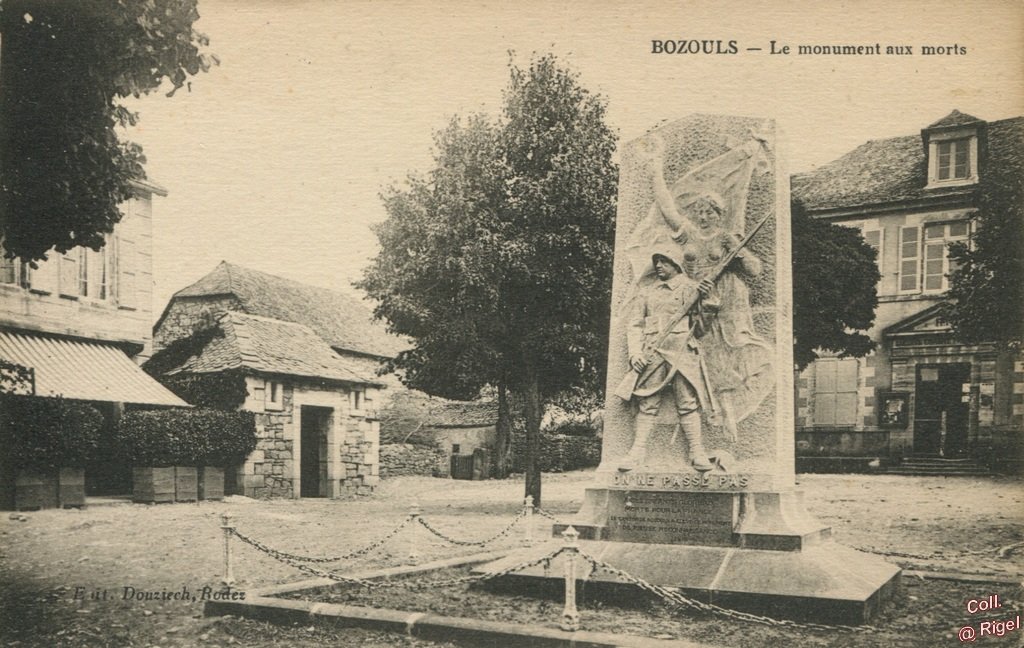 12-Bozouls-Le-Monument-aux-Morts-Edit-Douziech-Rodez.jpg