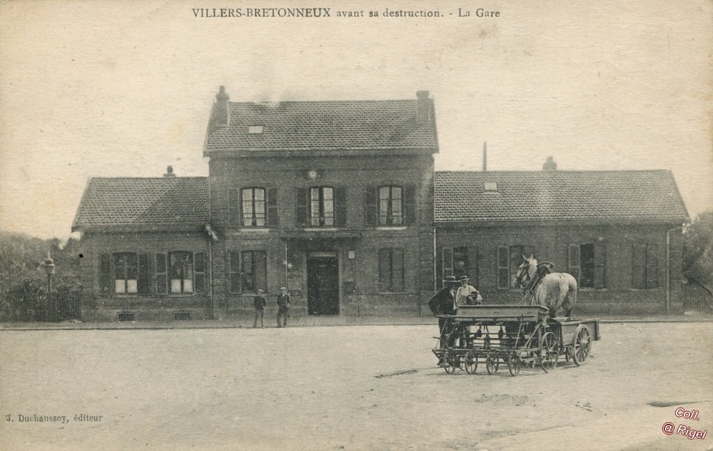 80-Villers-Bretonneux-avant-sa-destruction-La-Gare-J-Duchaussoy-editeur.jpg