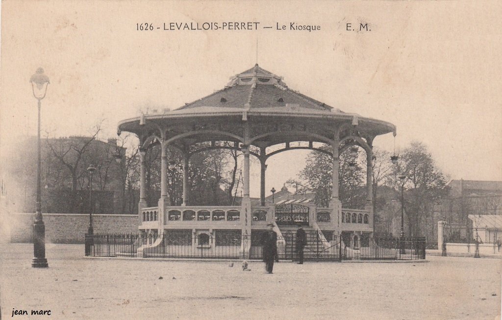Levallois-Perret - Le Kiosque (1930).jpg