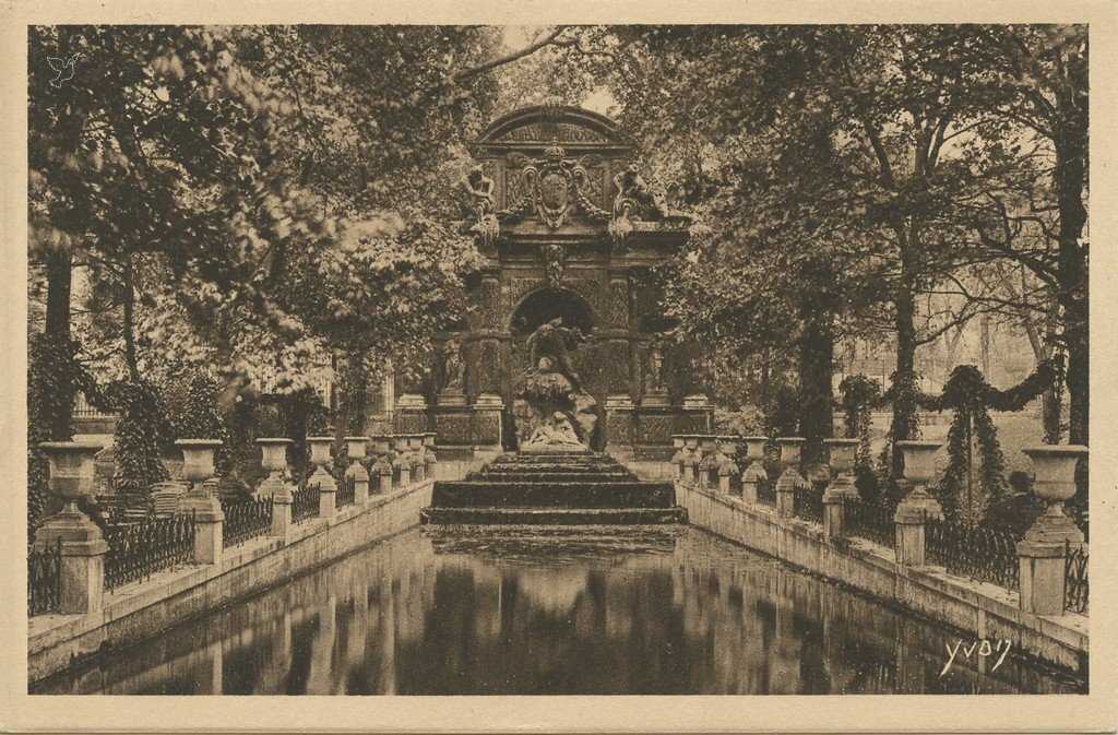 Z - YVON 13 - Paris - Fontaine Médicis.jpg