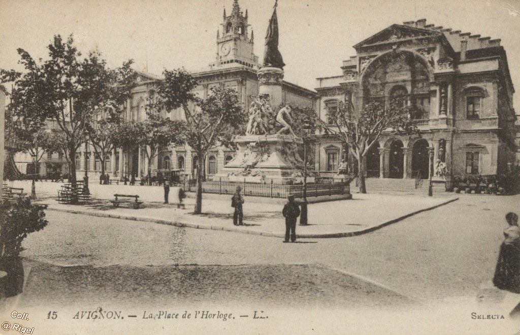 84-Avignon-Place-de-l-Horloge-15-LL-selecta.jpg