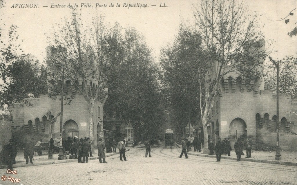 84-Avignon-Entree-de-la-Ville-Porte-de-la-Republique-LL-Cliche-R_N.jpg