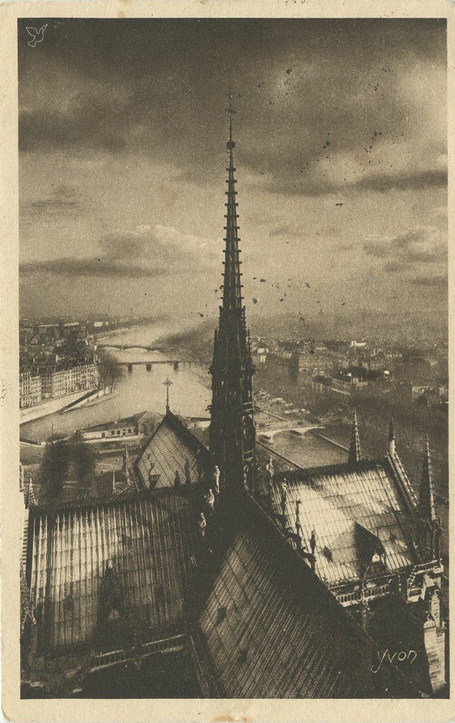 Z - YVON 121 - Paris - ND de Paris - Le Transept (côté Est) vue 1.jpg