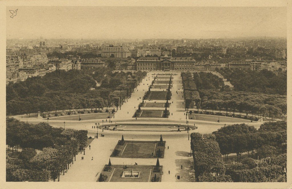 Z - YVON 267 - Paris - Le Champ de Mars vu de la Tour Eiffel dans le fond l'Ecole Militaire.jpg