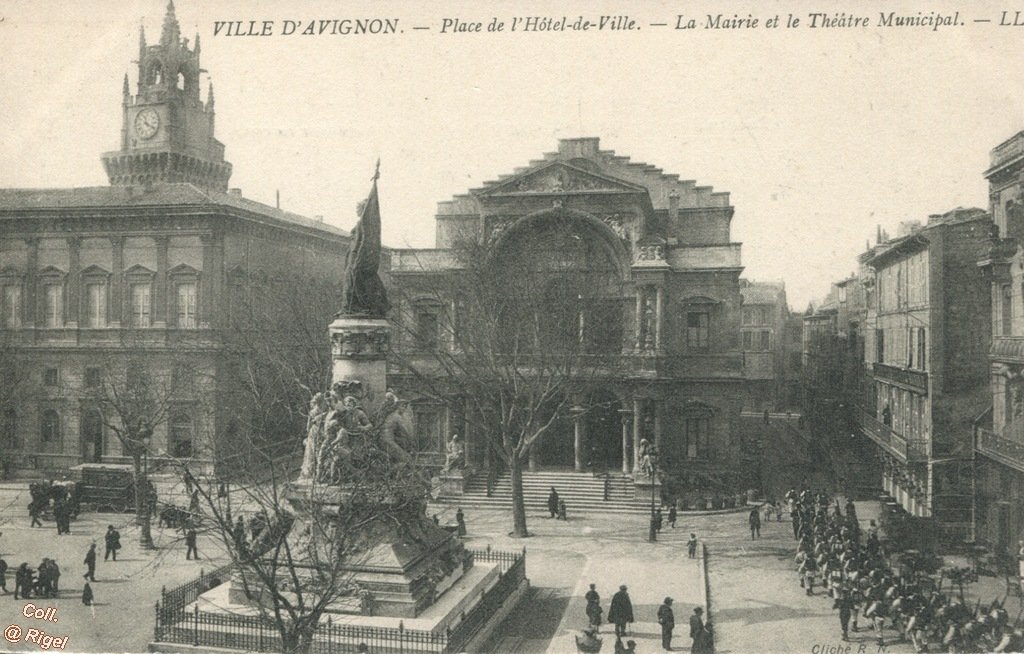 84-Ville-Avignon-Hotel-de-Ville-Mairie-Theatre-LL-Cliche-R_N.jpg