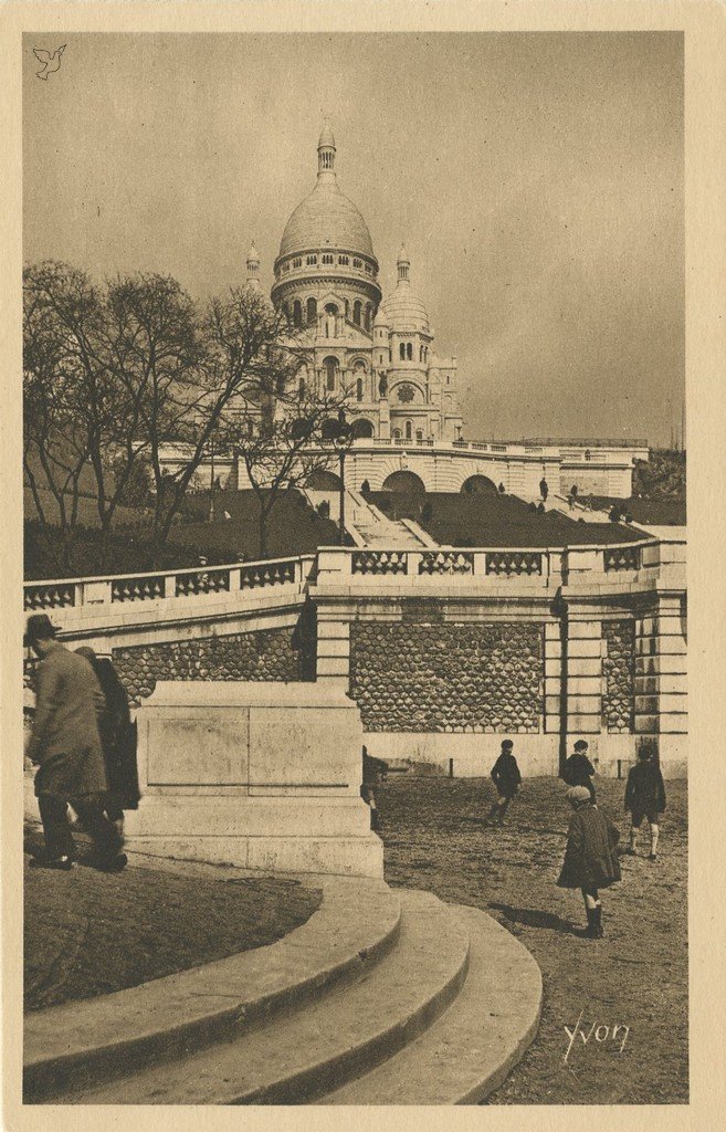 Z - YVON 310 - Patis - La Basilique du SC et l'Escalier Monumental.jpg