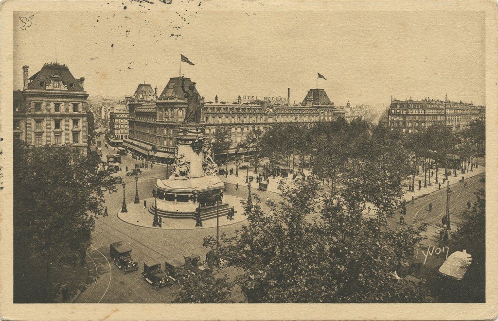 Z - YVON 9 - Paris - Place de la République.jpg