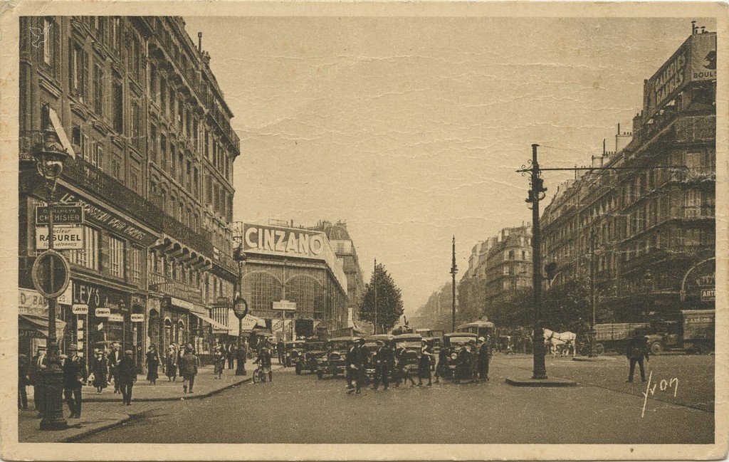 Z - YVON 274 - Paris - Boulevard Magenta - Carrefour Chabrol.jpg