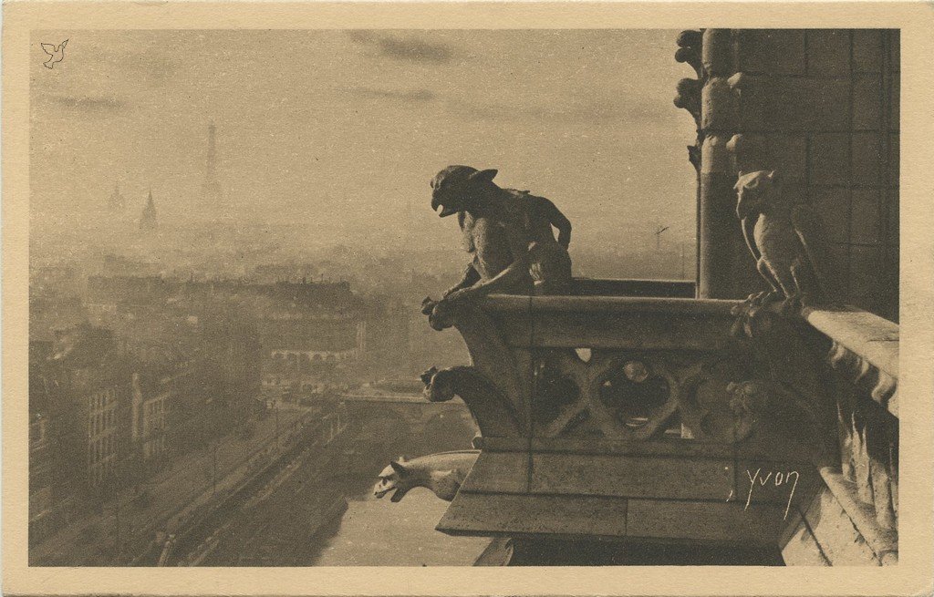 Z - YVON 135 - Paris - ND de Paris - Détail de la Façade Sud et perspective sur la Seine.jpg