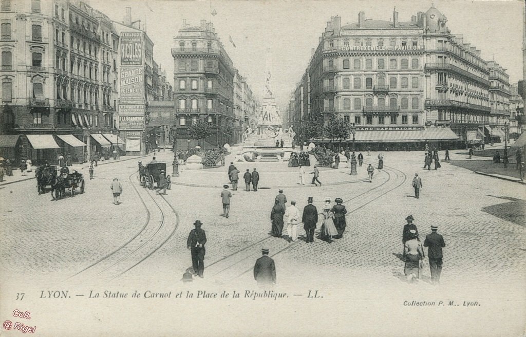 69-Statue-Carnot-Place-Republique.jpg