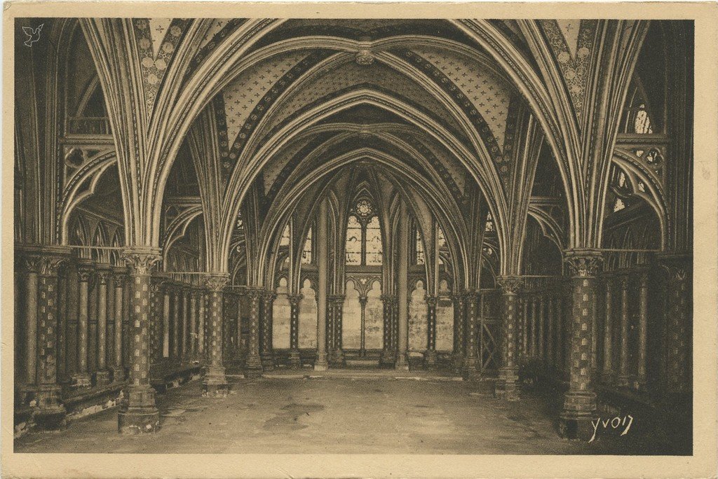 Z - YVON 150 - Paris - La Sainte-Chapelle (Interieur Chapelle Basse).jpg