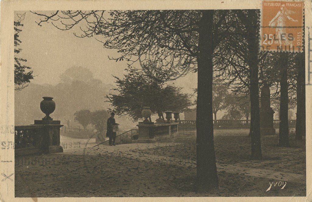 Z - YVON 178 - Paris - Terrasse du Jardin du Luxembourg.jpg