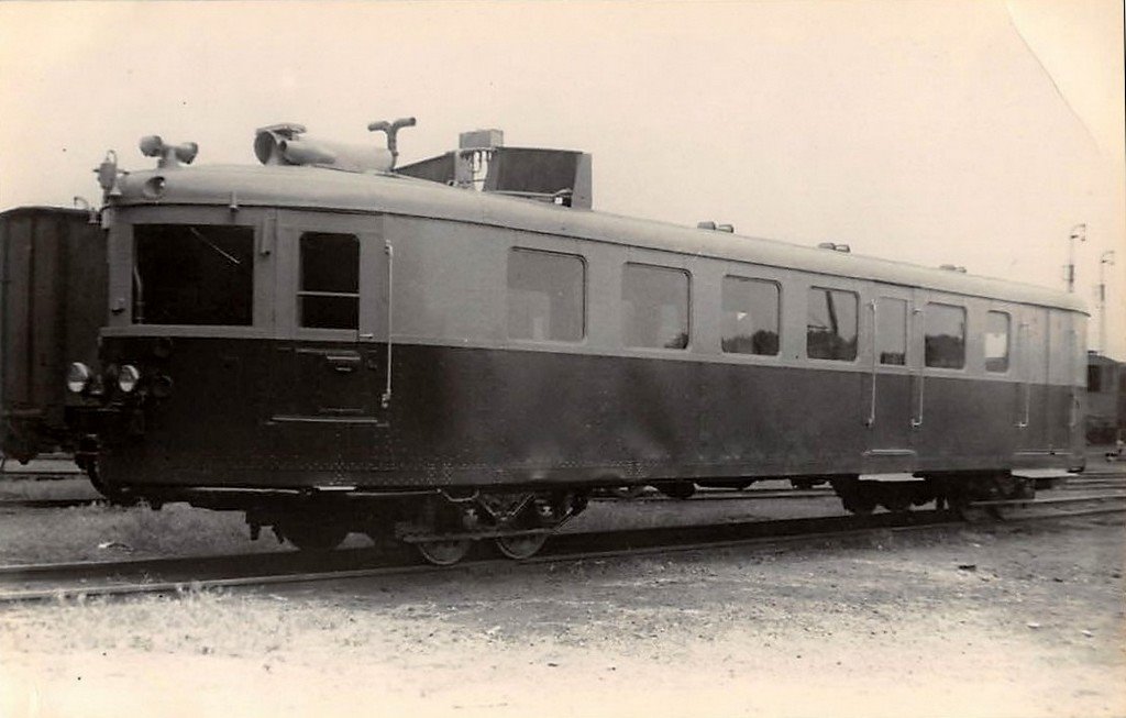 Loco SNCF Autorail Charentaise.jpg