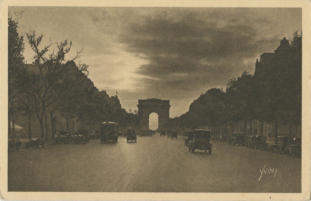 Z - YVON 172 - Paris Avenue des Champs-Elysées vue 1.jpg