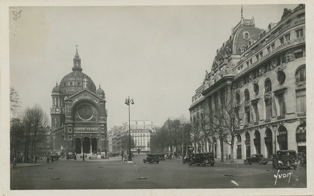 Z - YVON 145 NB - Paris - Eglise et Place St-Augustin.jpg