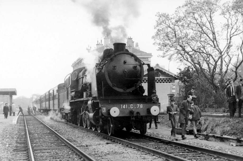 Loco SNCF 141 C 78 Saint-Germain G.C 1968.jpg