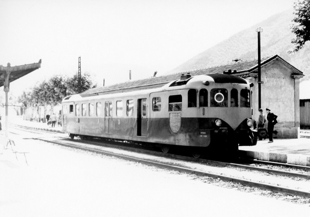 Loco SNCF Autorail XDC 2100 Veynes 1953.jpg