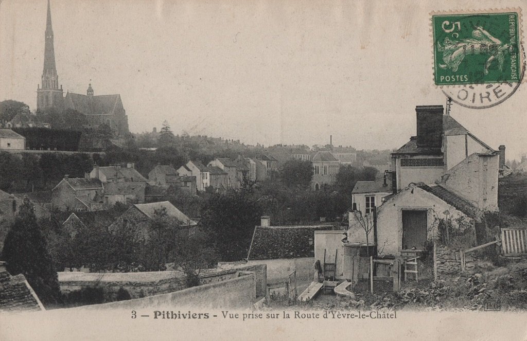 45 PITHIVIERS THG 3 VUE PRISE DE LA ROUTE D'YEVRE