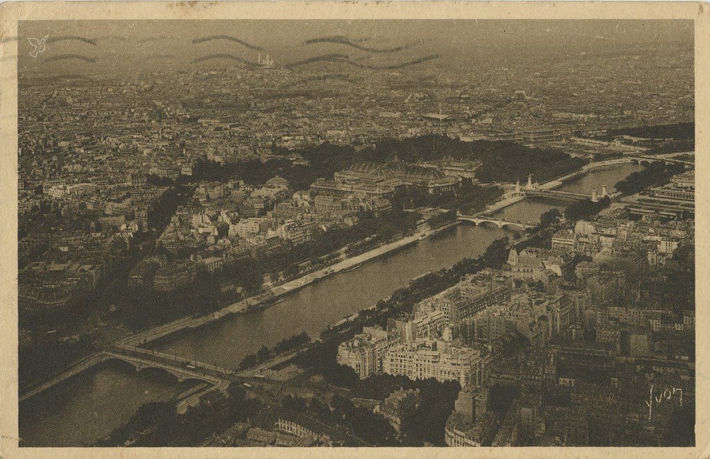 Z - YVON 275 - Vue panoramique prise de la Tour Eiffel sur la Seine et la Butte Montmartre.jpg
