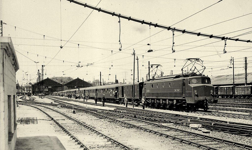 Loco 2D2 5548 Fénino 1950.jpg