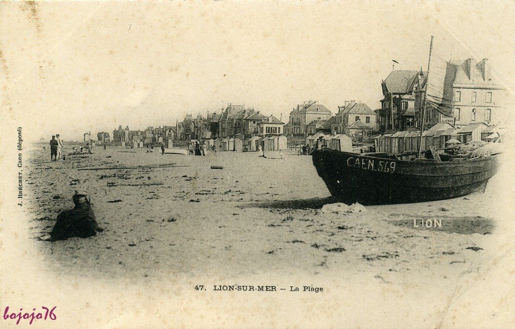 14-Lion sur Mer-Plage bateau.jpg