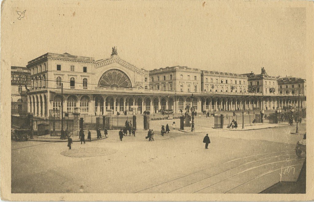 Z - YVON 254 - Paris - La Gare de l'Est.jpg