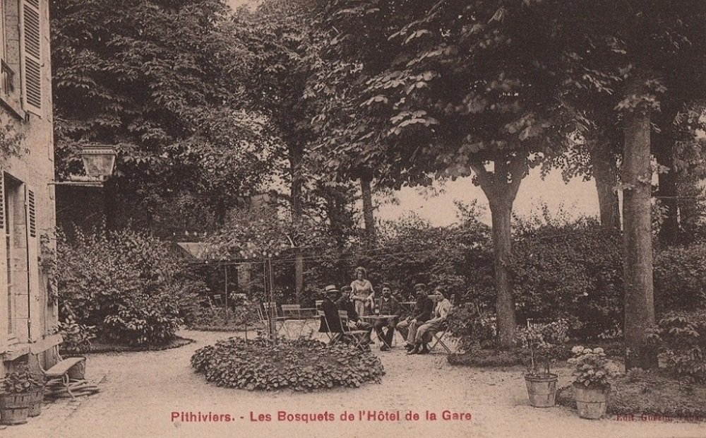 LES BOSQUETS DE L'HOTEL DE LA GARE