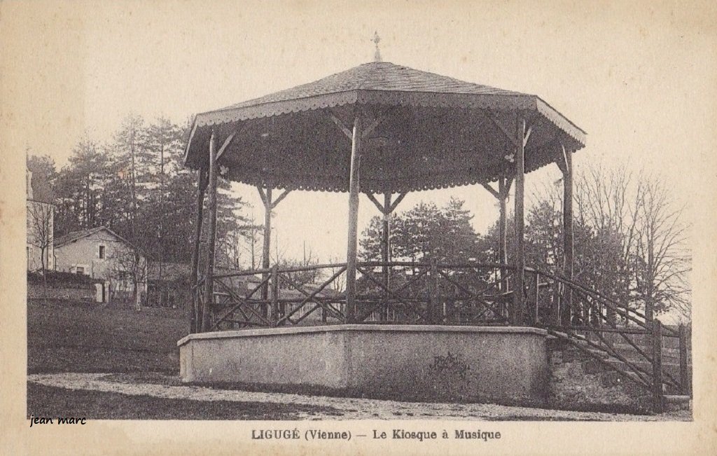 Ligugé - Le Kiosque à Musique.jpg