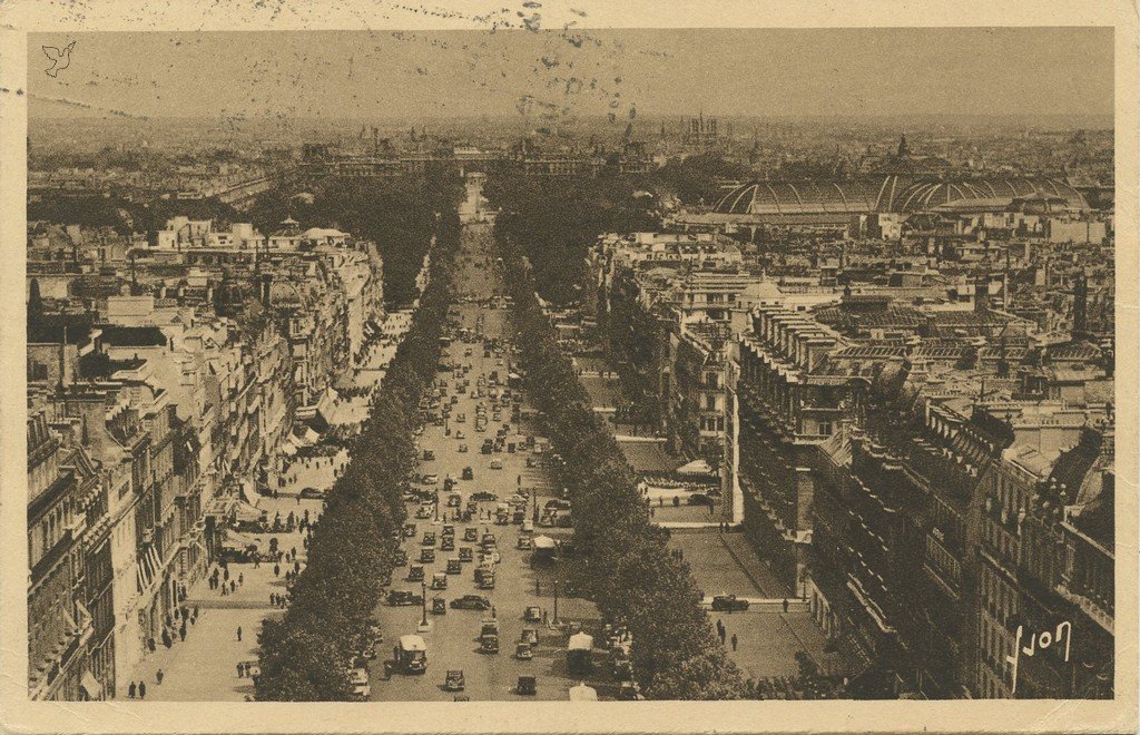 Z - YVON 170 - Paris - L'Avenue des Champs-Elysées vue de l'Arc de Triomphe.jpg