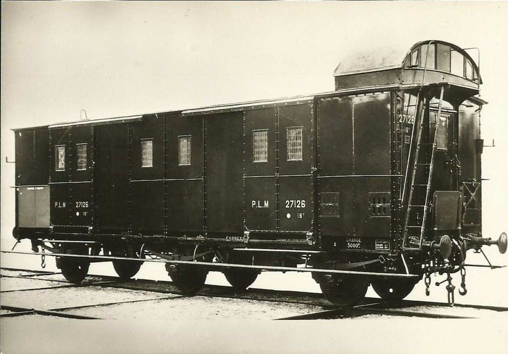 Loco PLM Fourgon 27126.jpg