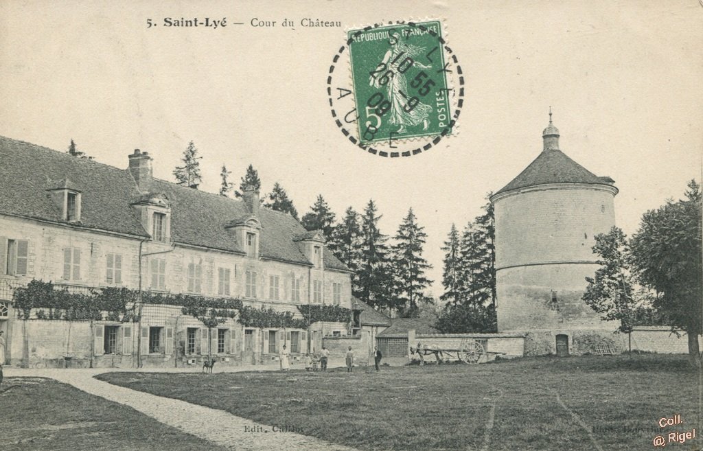 10-Saint-Lye-Cour-du-Chateau-5-Edit-Caillot-Phot-Louvrier.jpg