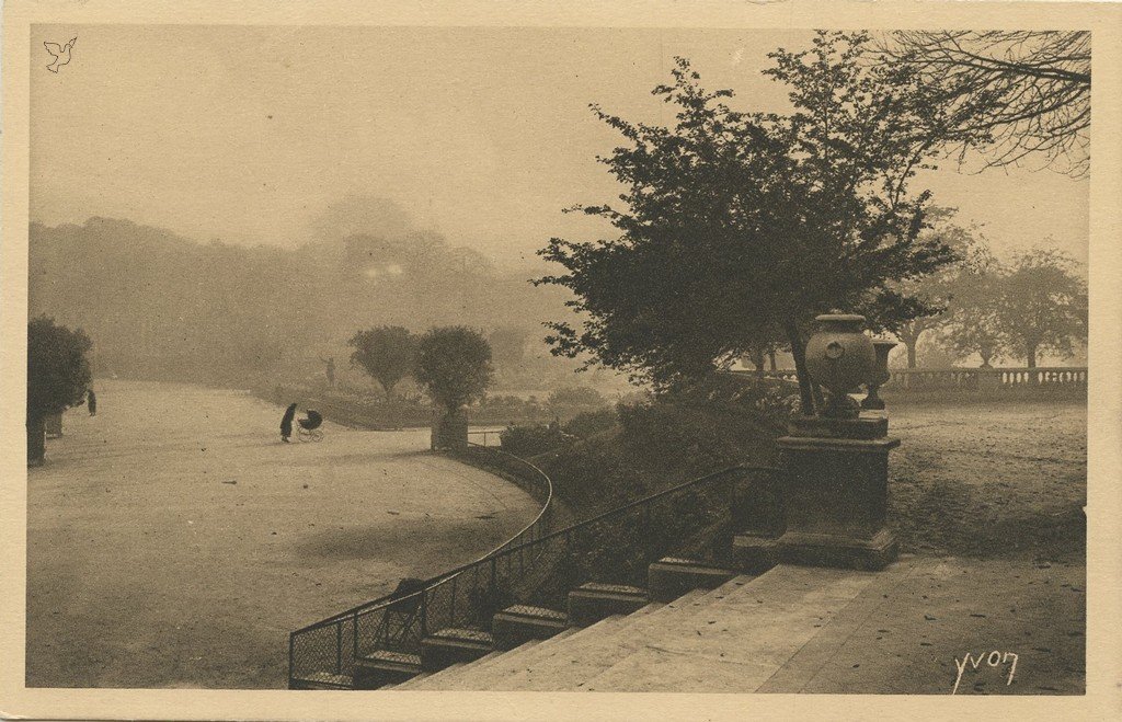 Z - YVON 63 - Paris - Jardin du Luxembourg.jpg