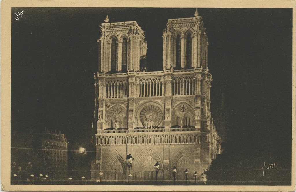 Z - YVON 94 - Paris - ND illuminée - La Façade.jpg