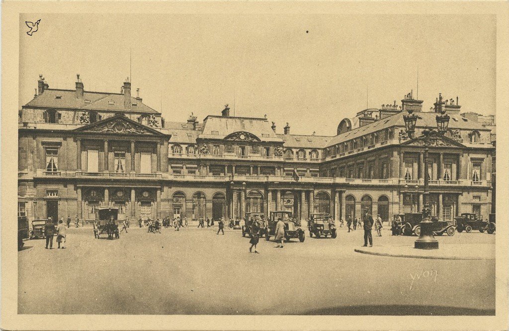 Z - YVON 225 - Le Palais Royal.jpg