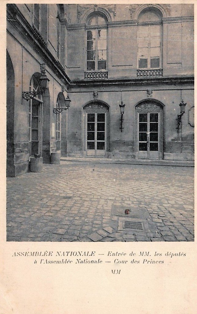 Paris - Assemblée Nationale - Entrée de Mrs. les Députés.jpg