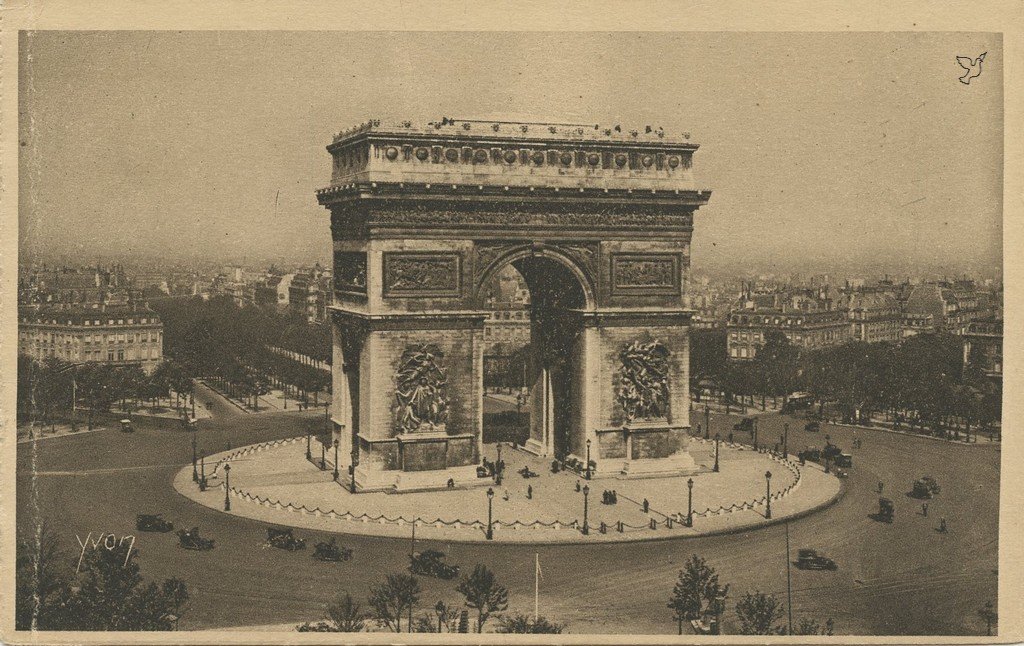 Z - YVON 101 - Paris - L'Arc de Triomphe et la Place de l'Etoile (C'est sous ce ...).jpg