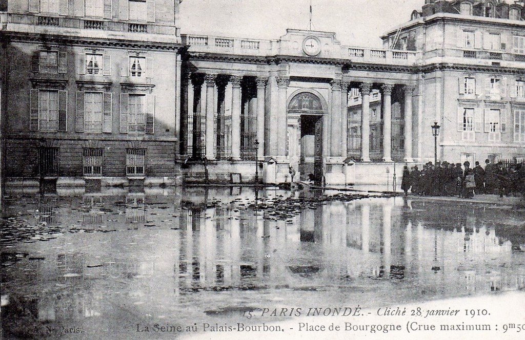 Paris - Assemblée Nationale - La Seine au Palais Bourbon.jpg