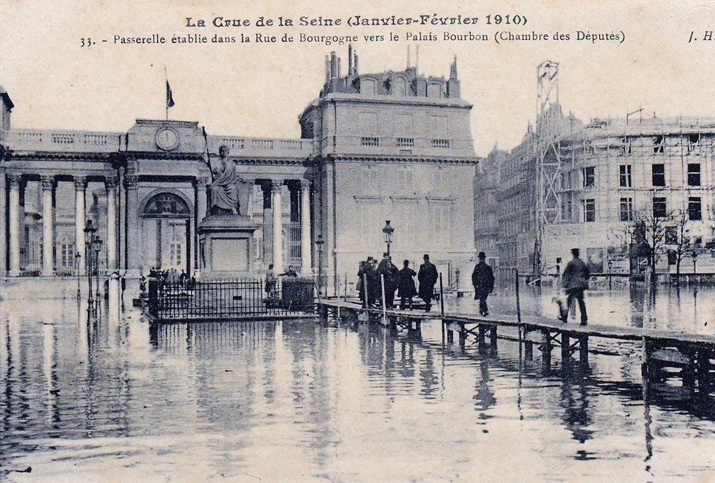 Paris - Assemblée Nationale - Passerelle établie rue de Bourgogne.jpg