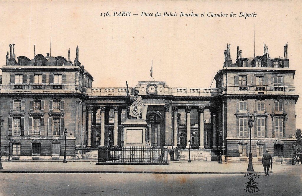 Paris - Assemblée Nationale - Place du Palais Bourbon.jpg