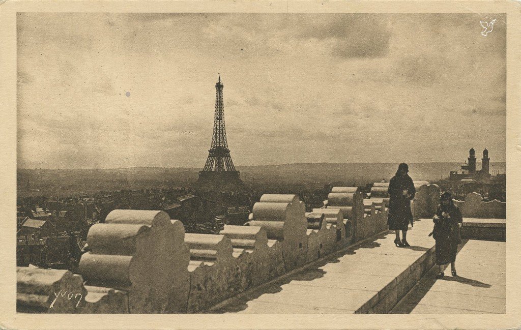 Z - YVON 241 - Paris - La Plate-forme de l'Arc de Triomphe.jpg