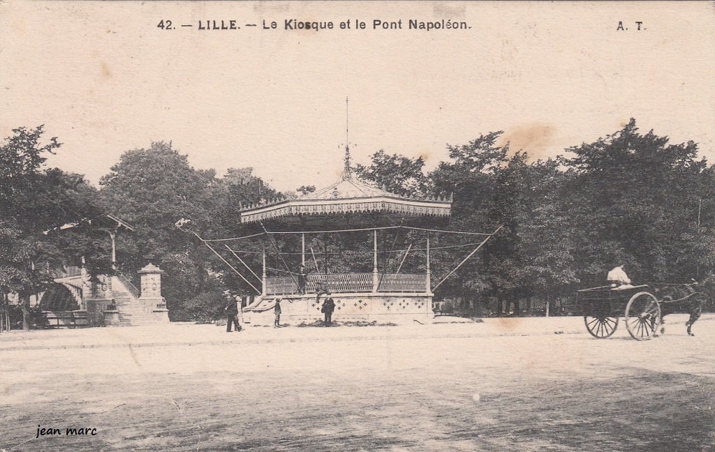 Lille - Le Kiosque et le Pont Napoléon (1907).jpg