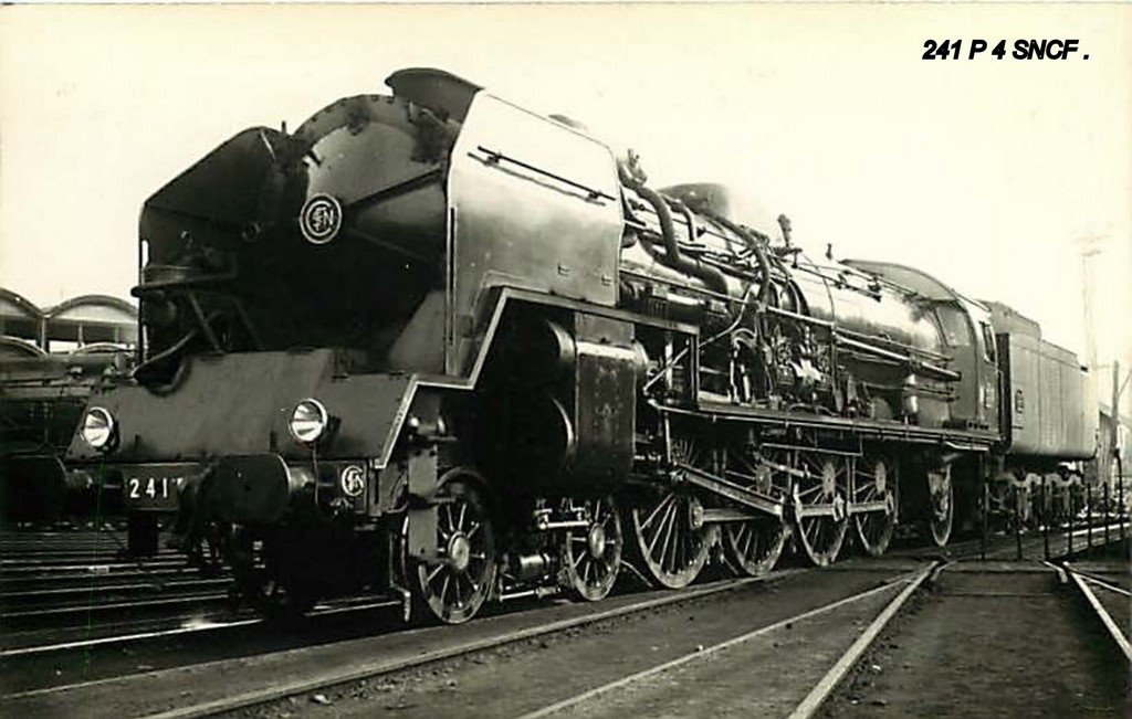 Loco SNCF 241 P 4 sur pont tournant.jpg