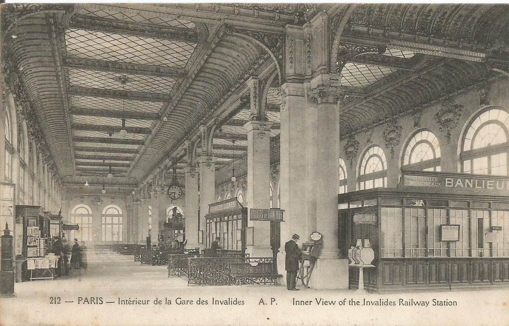 Paris - Gare des Invalides.jpg