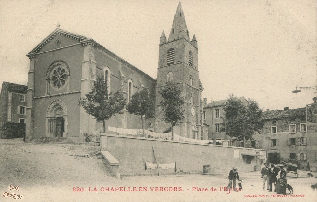26-La-Chapelle-en-Vercors-Place-de-l-Eglise-220-Collection-P-Peyrouze-Valence.jpg