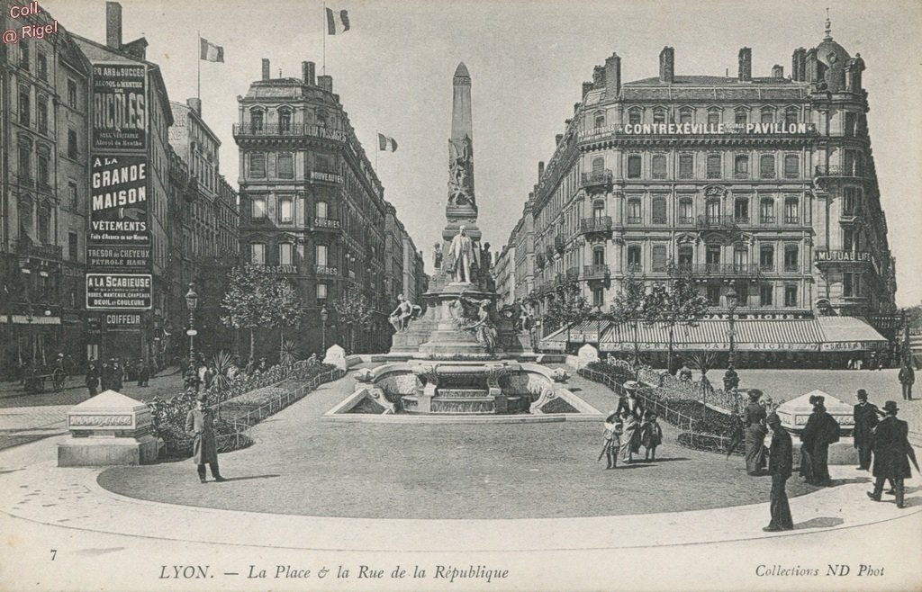 69-Lyon-La-Place-et-la-Rue-de-la-Republique-ND-Phot-7.jpg