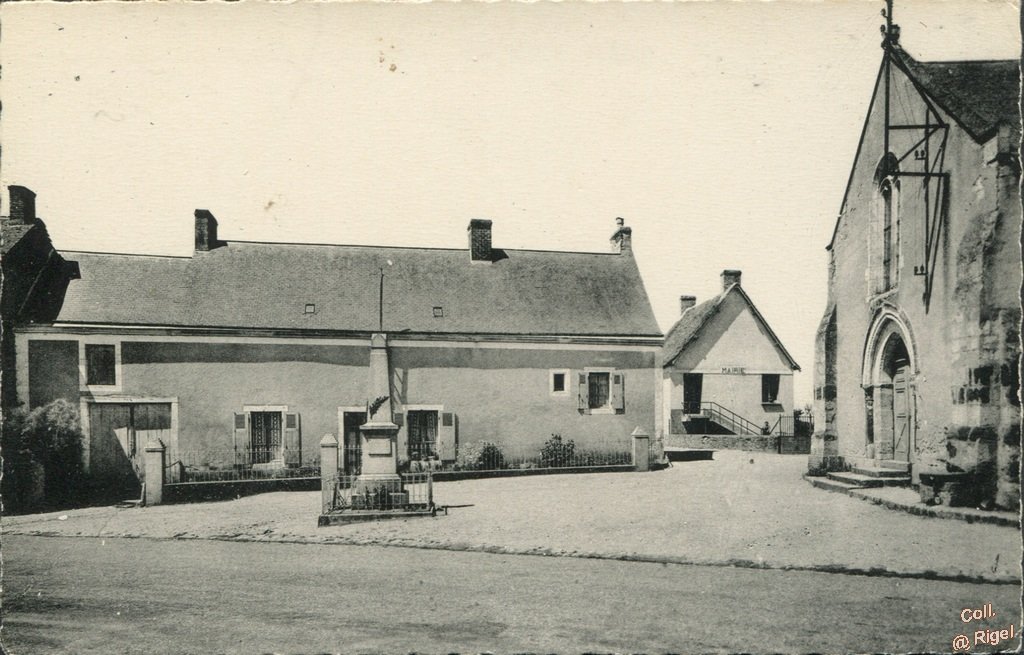 72-Oize_Sarthe_Place-de-l-Eglise-et-la-Mairie-M_Chretien_et_Fils.jpg